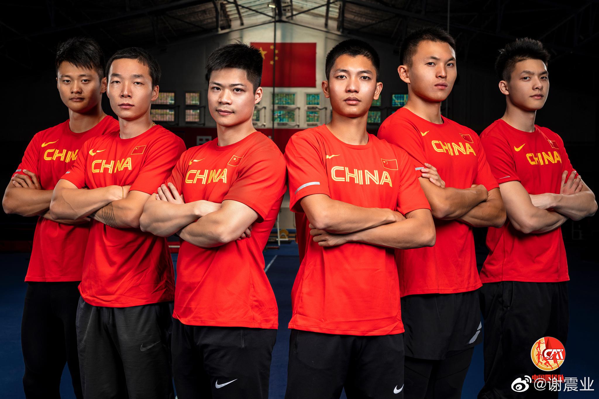 中国男子短跑5人打开10秒20，许周政（右二）和梁劲生（右三）。图/谢震业微博