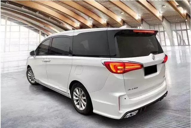 全新一代别克gl8换上了丰田埃尔法同款大嘴前脸,这会是真的吗?