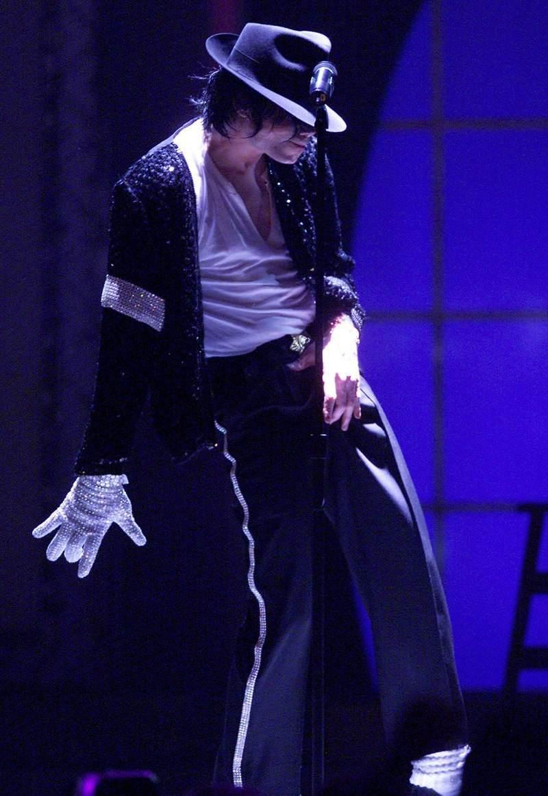 易烊千玺2年后再模仿迈克尔·杰克逊,街舞版《beat it》燃到爆!