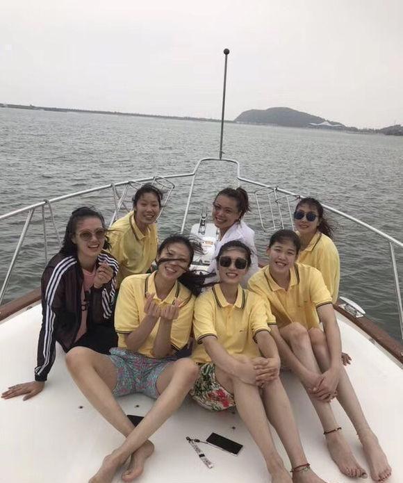 可以这么美!女排更换华为手机,朱婷,丁霞,袁心玥长腿长脚抢镜