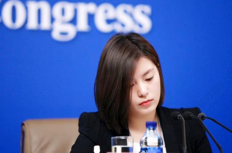 她是中国最严肃的女翻译官,外交部的冷艳女神,成长经历值得学习|外交学院|张京|外交部_新浪新闻