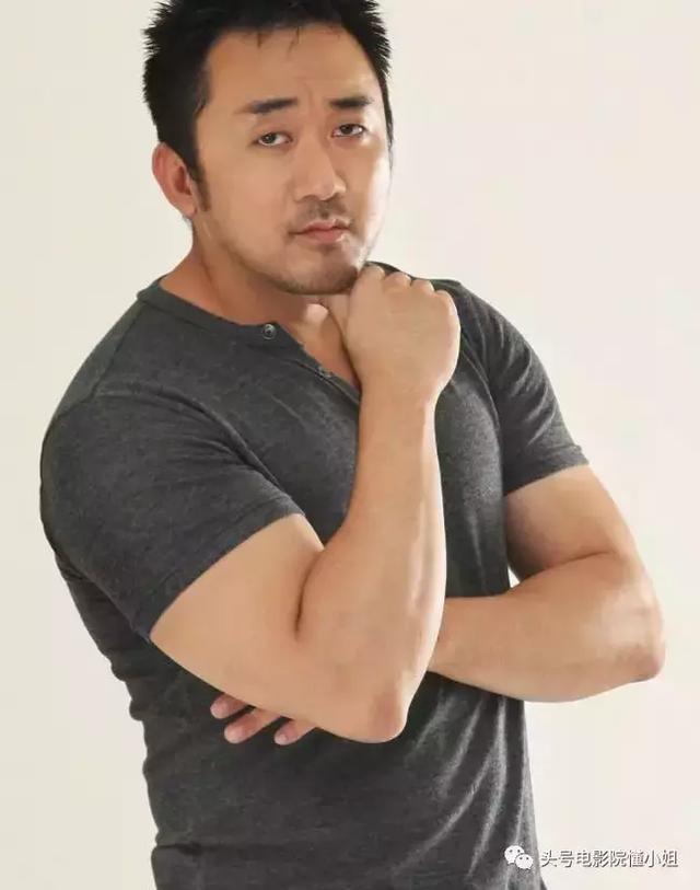 《釜山行》护妻大叔霸气上线,堪称韩版巨石强森