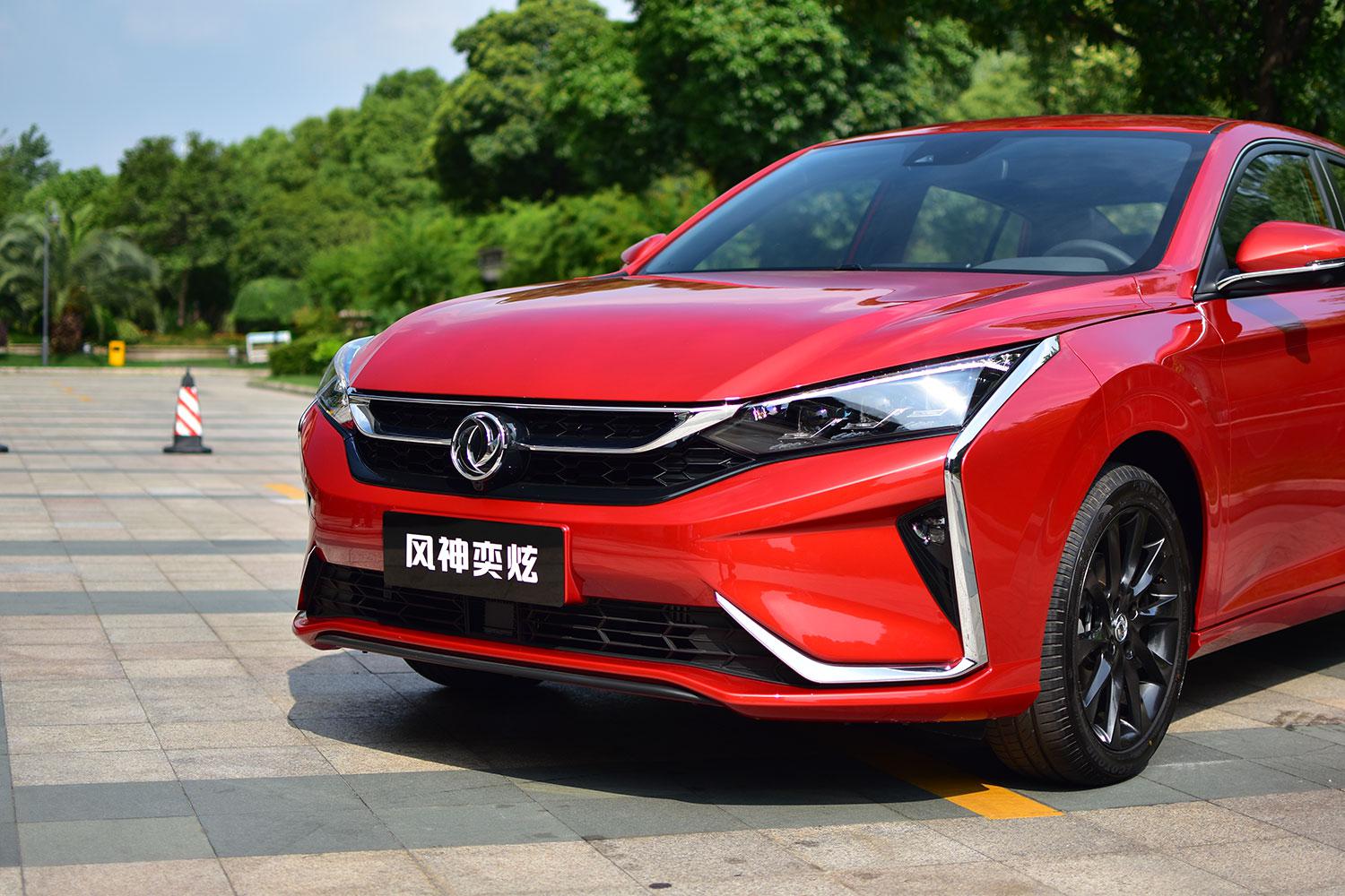 场地试驾东风风神奕炫俨然变成了运动型轿车