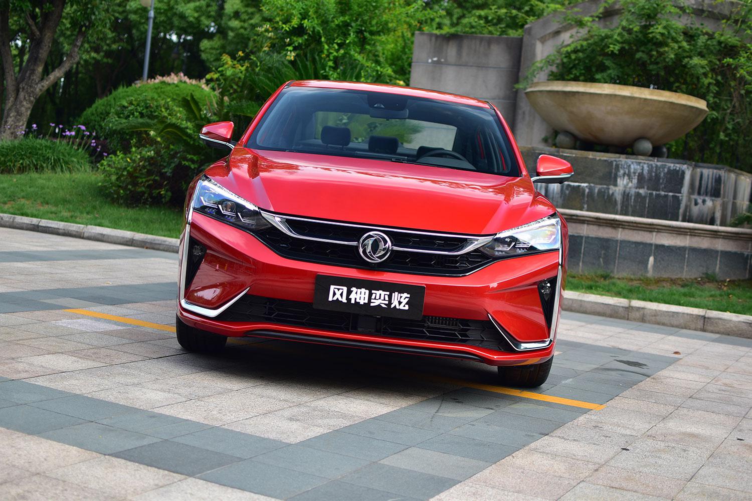 场地试驾东风风神奕炫俨然变成了运动型轿车