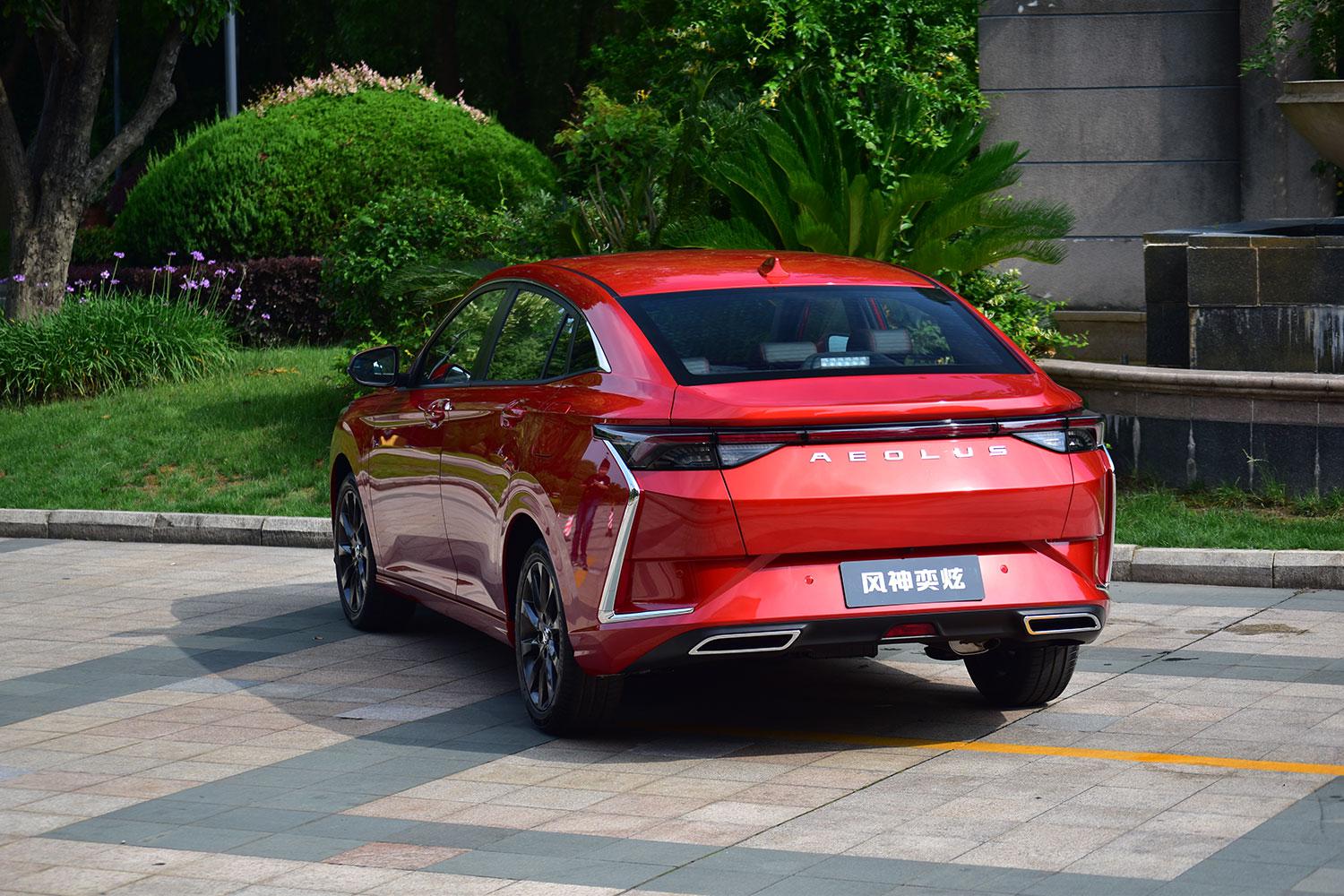 场地试驾东风风神奕炫俨然变成了运动型轿车