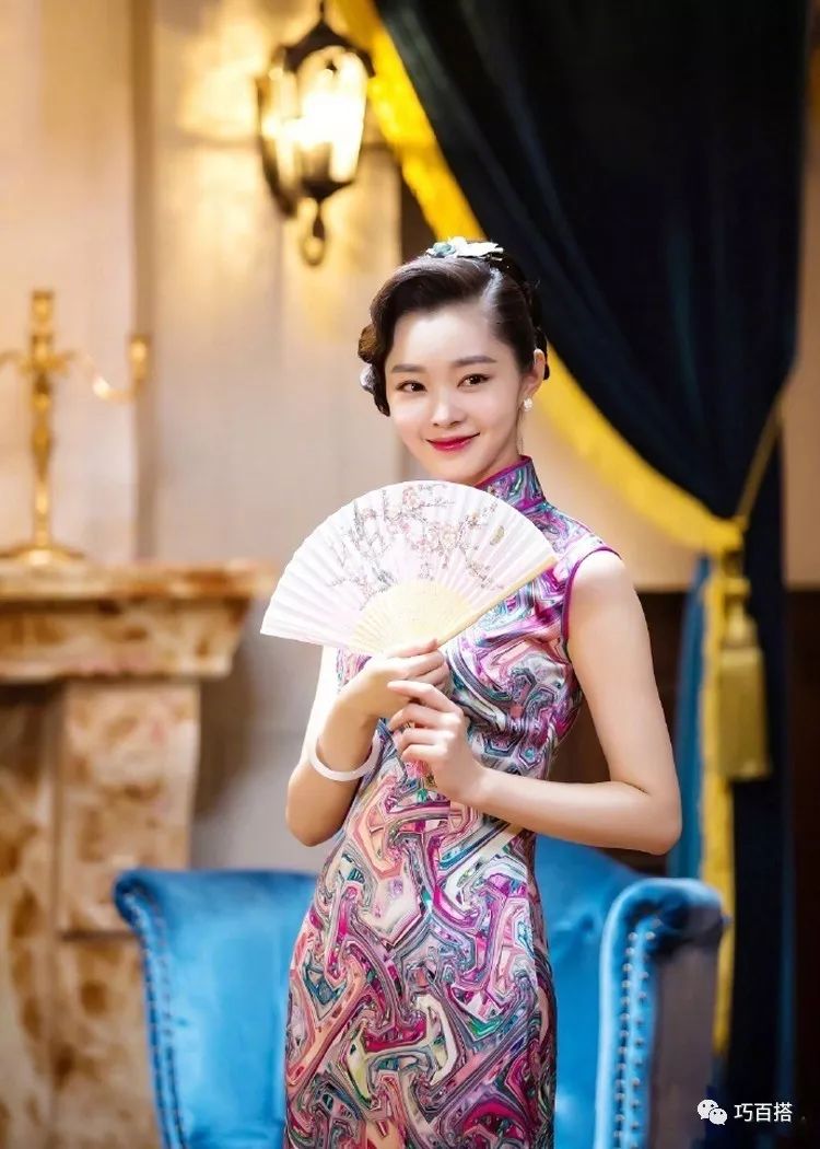 宋轶猫眼妆亮相某活动,连换两身裙装或清甜或高雅,着实惊艳!