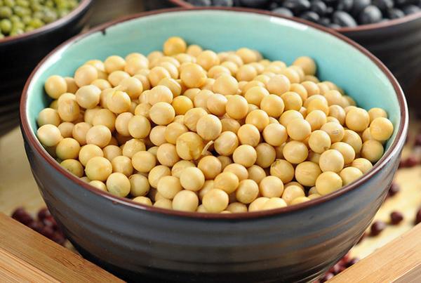 用醋泡黄豆,坚持每天吃一点,增阳气,美肌肤,让皮肤红润有光泽