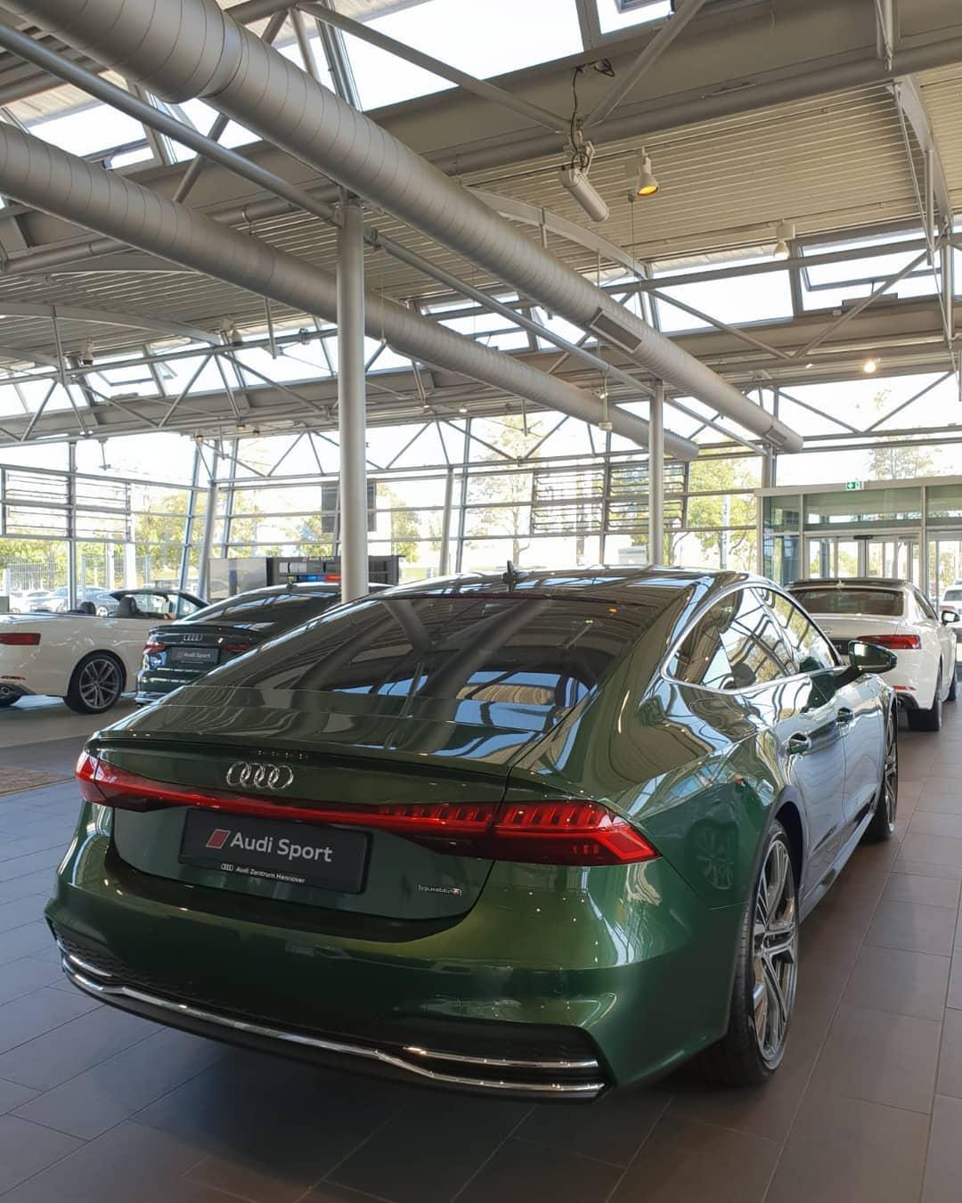 绿色的很帅气 全新奥迪a7海外实车到店