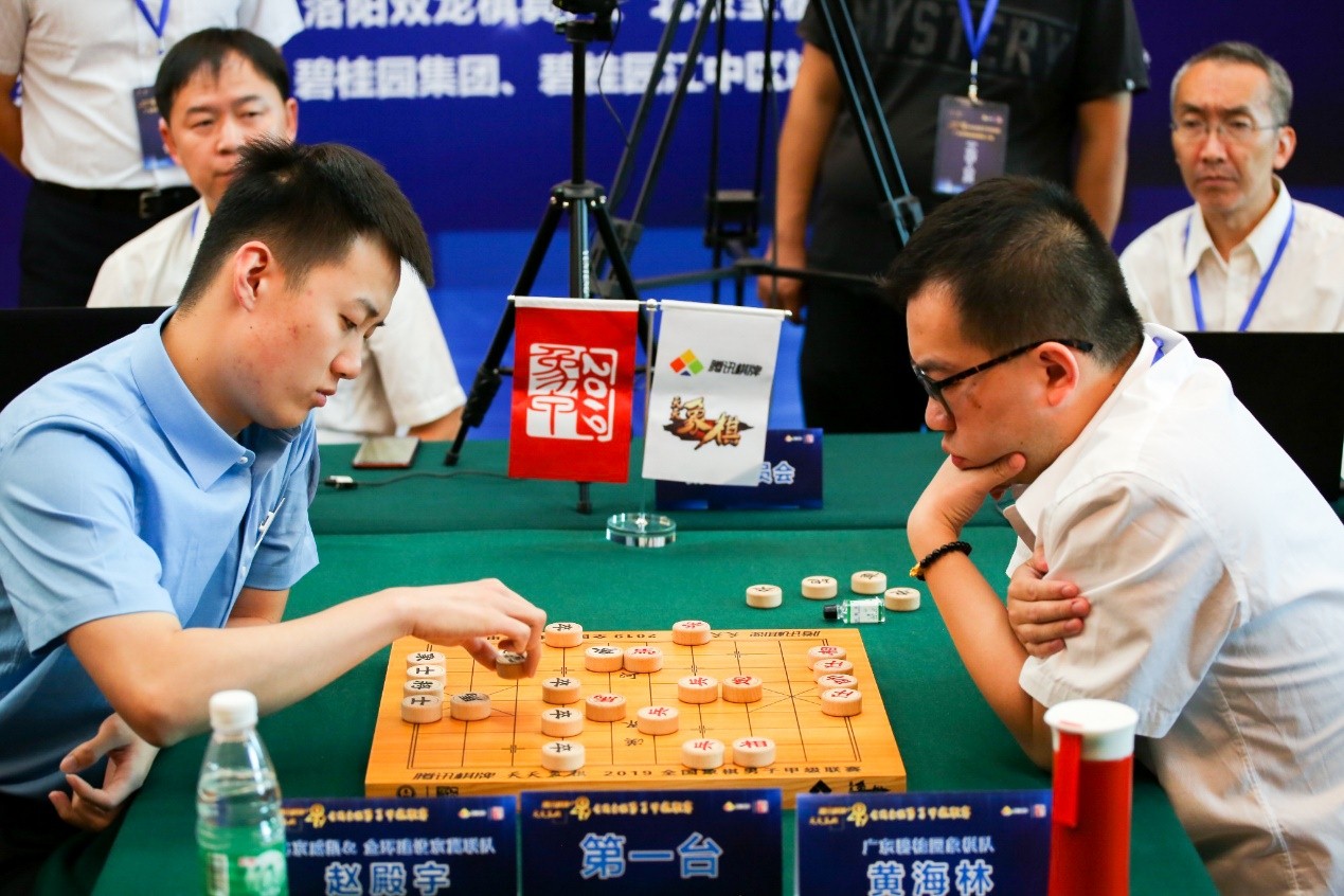 棋迷杨国强9年独家冠名广东碧桂园象棋队