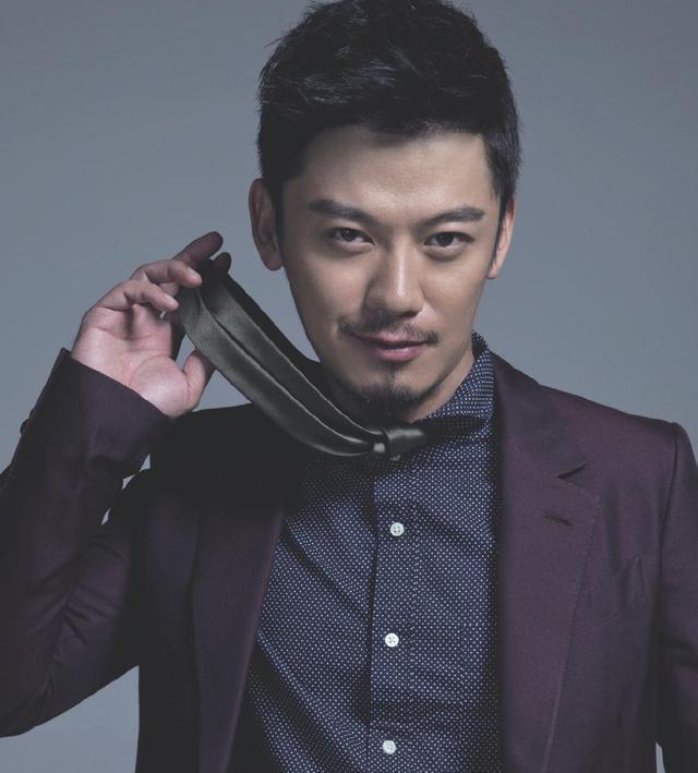 芦芳生最绝的一部戏是全程躺着的《九州牧云记》,他在里面饰演一个