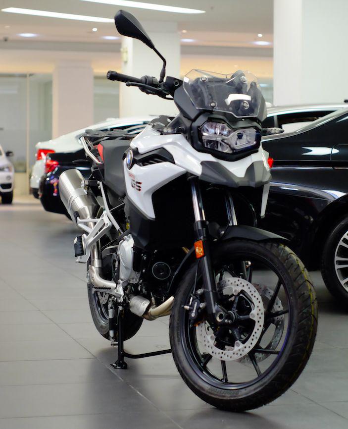 它的轮子要比你想象中少一半,宝马摩托车您还满意吗?