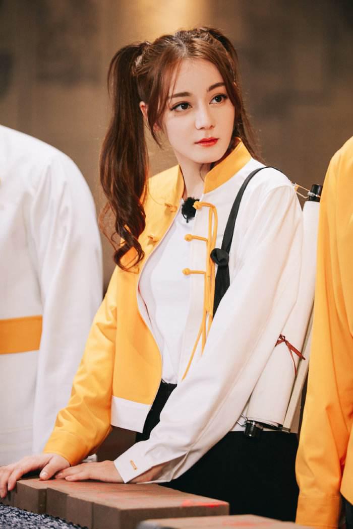 同样努力玩游戏,贾乃亮和迪丽热巴融入度大不同,性别差异被重提