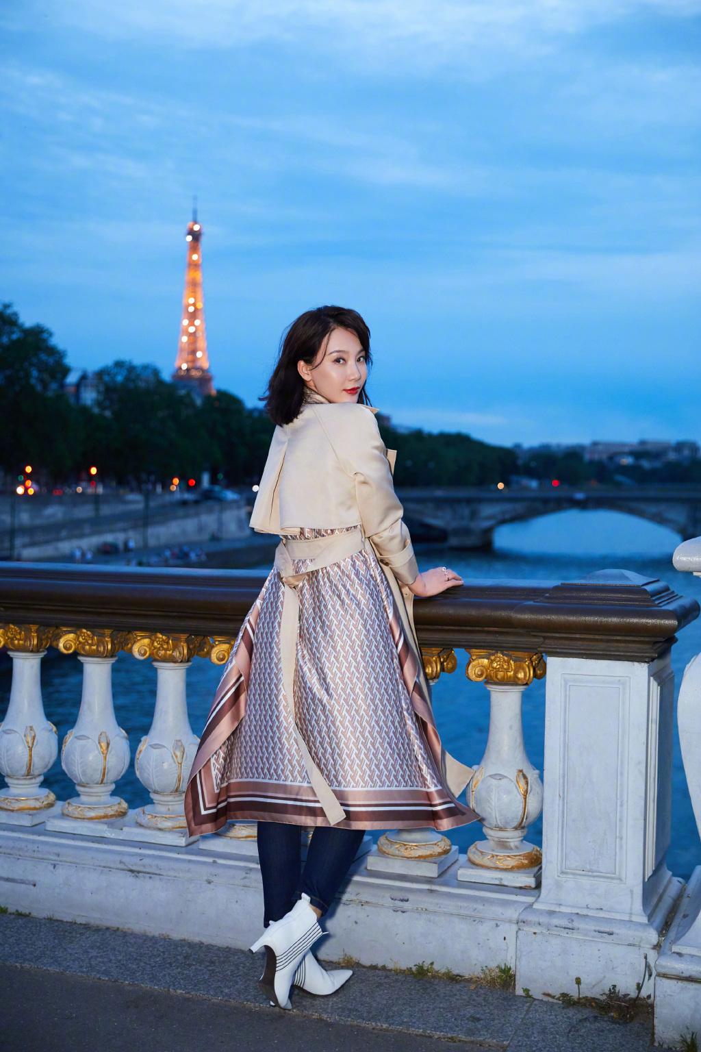 女演员陈数性感优雅时尚街拍