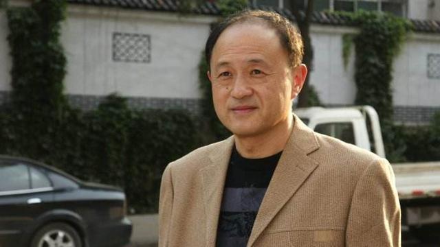 入行33年,为角色减肥,晒黑仍不红,61岁却因一口流利的英语火了