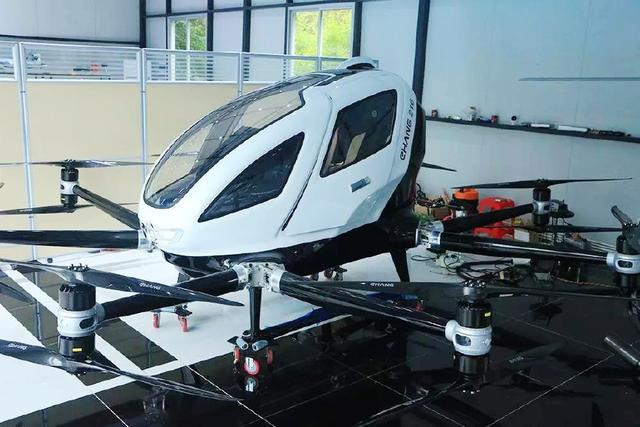 亿航184的飞行高度在20米左右,时速在每小时30公里