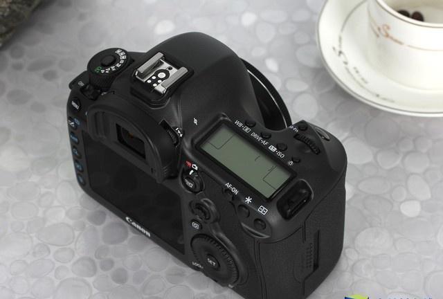 五千万像素单反 佳能5dsr单机仅万元出头