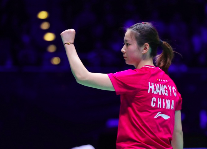 傅园慧出征世锦赛前光荣入党国羽头号女神递交申请书