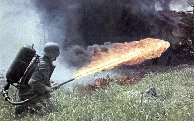 火焰喷射器战场上一枪就能被打爆?假的!