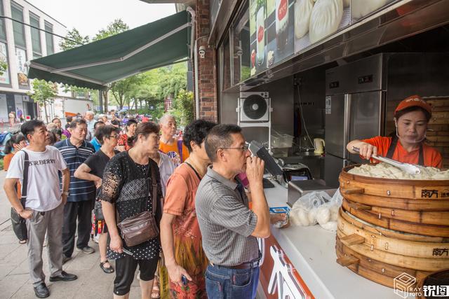 据说这是杭州最好吃的包子!日售5万只 杭州市民排队抢购