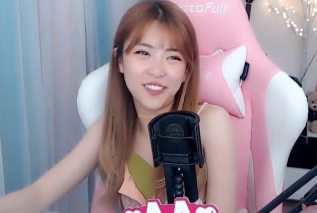 lol女主播周淑怡被超管警告她看的视频内容违反平台规定