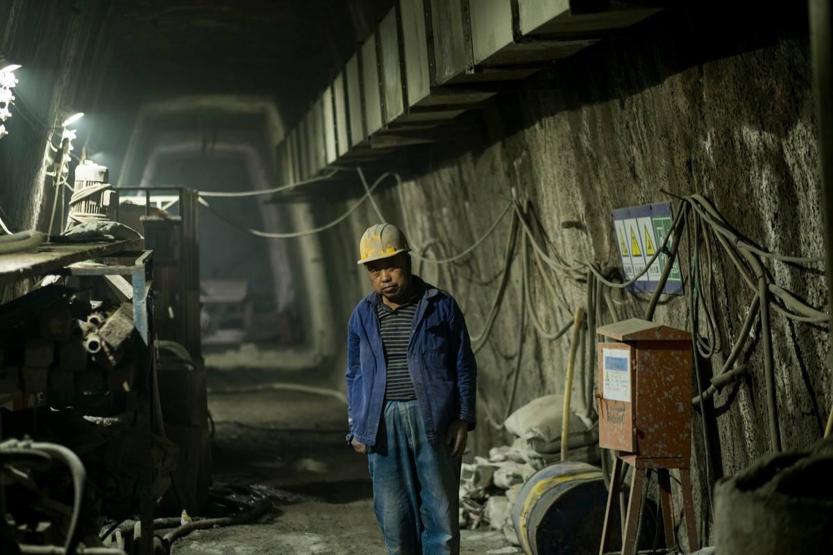 时间不稳定:在工地上干活,需要忍受着各种嘈杂的环境,本身的工作就