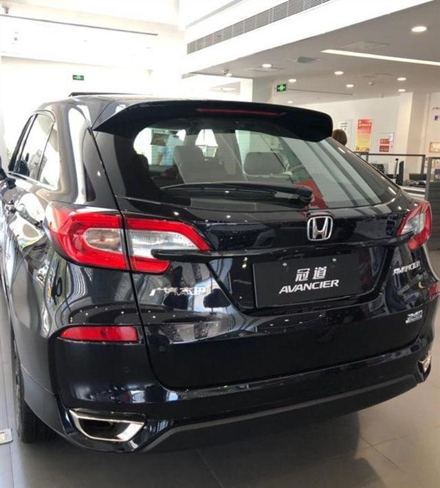 本田冠道限量版到店,星空蓝 全黑轮毂,这货够劲新冠道尾部与老款造型