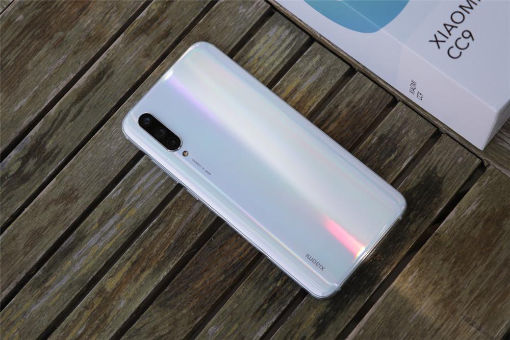 白色恋人首发图赏白色小米cc9真机开箱这颜值令人心动