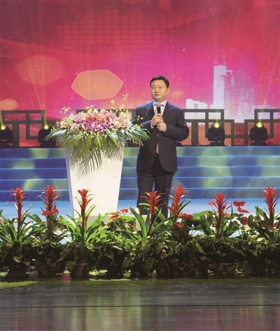 黄国林董事长发言▲阎维文李谷一方琼海霞,张泽群,桑晨,张民权,周涛