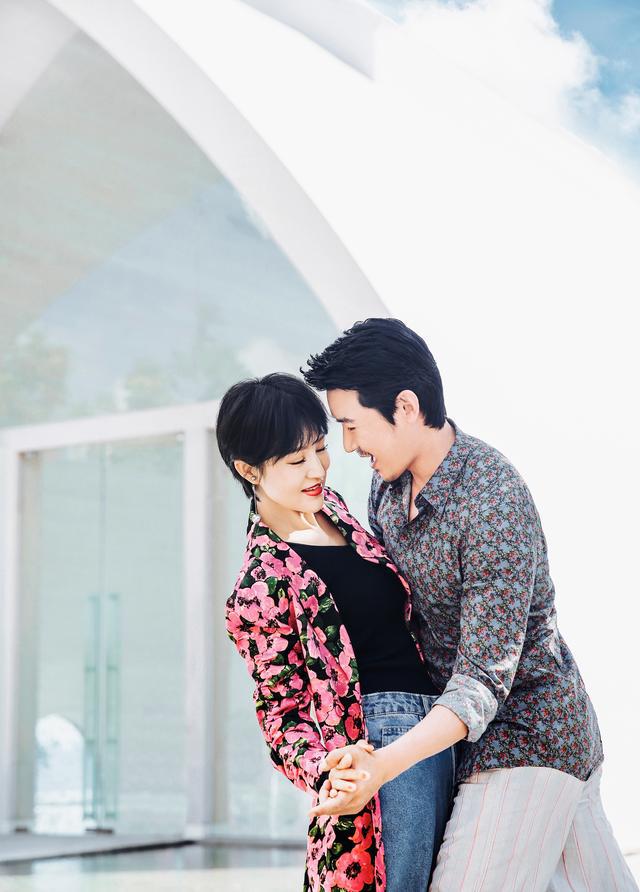 陆毅一家四口巴厘岛拍大片母女三人合伙欺负爸爸欢乐又养眼