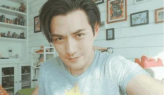 带你看看严屹宽的豪宅：卫生间装修非常高级，休闲区温馨又舒服休闲区蓝鸢梦想 - Www.slyday.coM