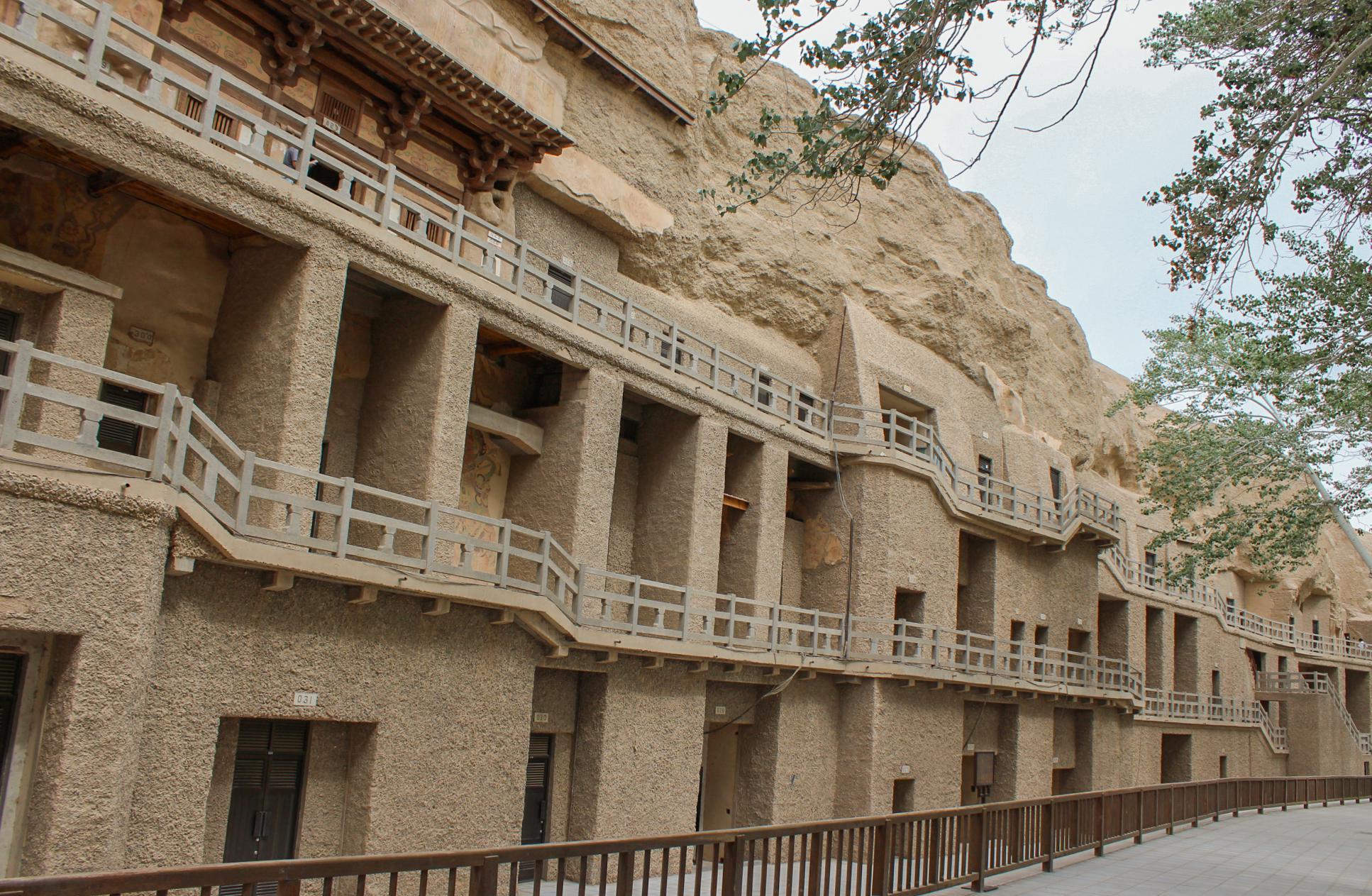 西千佛洞,开凿早于同城的莫高窟,但因后人涂抹让人哭笑不得