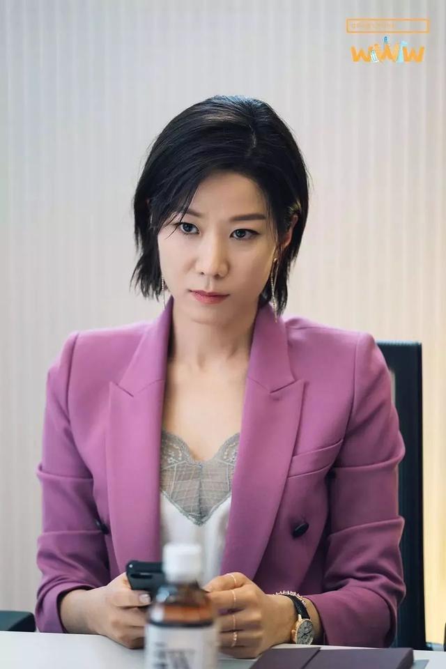 靠3大女主撑起整部剧,还扒光了"热搜"的秘密,但职场装才撩!