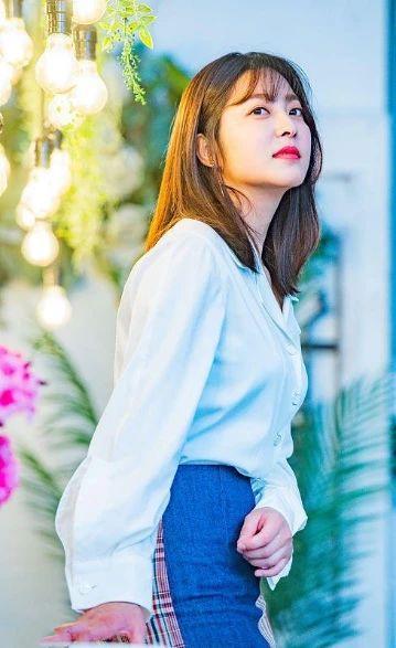 微胖女孩朴世荣真是美到让人羡慕!丝绸衬衫 长裙,优雅到骨子里