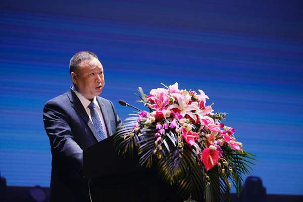 集团公司董事长赵建华,副总经理李孜,跳跳龙股份公司总经理谢东,东区