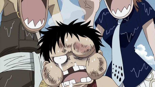 对路飞不暴揍就是暴捶,每次都是被娜美打得鼻青脸肿