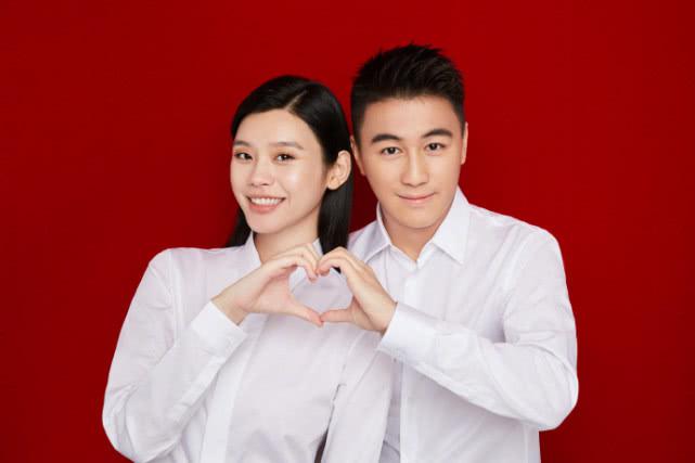 奚梦瑶何猷君晒结婚照官宣喜讯此前两人曾同看婴儿床女方疑怀孕