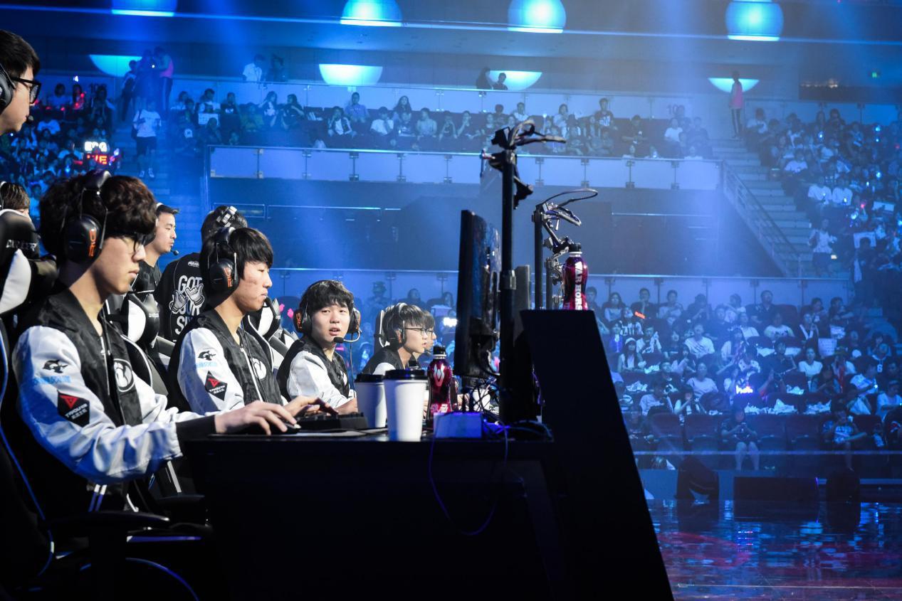 lol洲际赛# 英雄联盟洲际赛首日,lpl不容. 来自nb游戏 - 微博