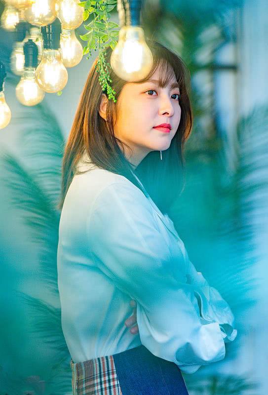 微胖女孩朴世荣真是美到让人羡慕!丝绸衬衫 长裙,优雅到骨子里