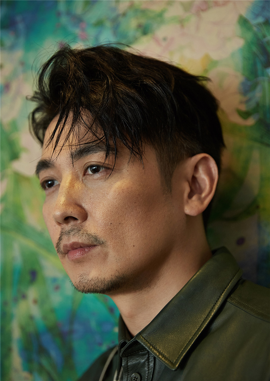 保剑锋最新雅痞风写真来袭 凸显另类熟男魅力