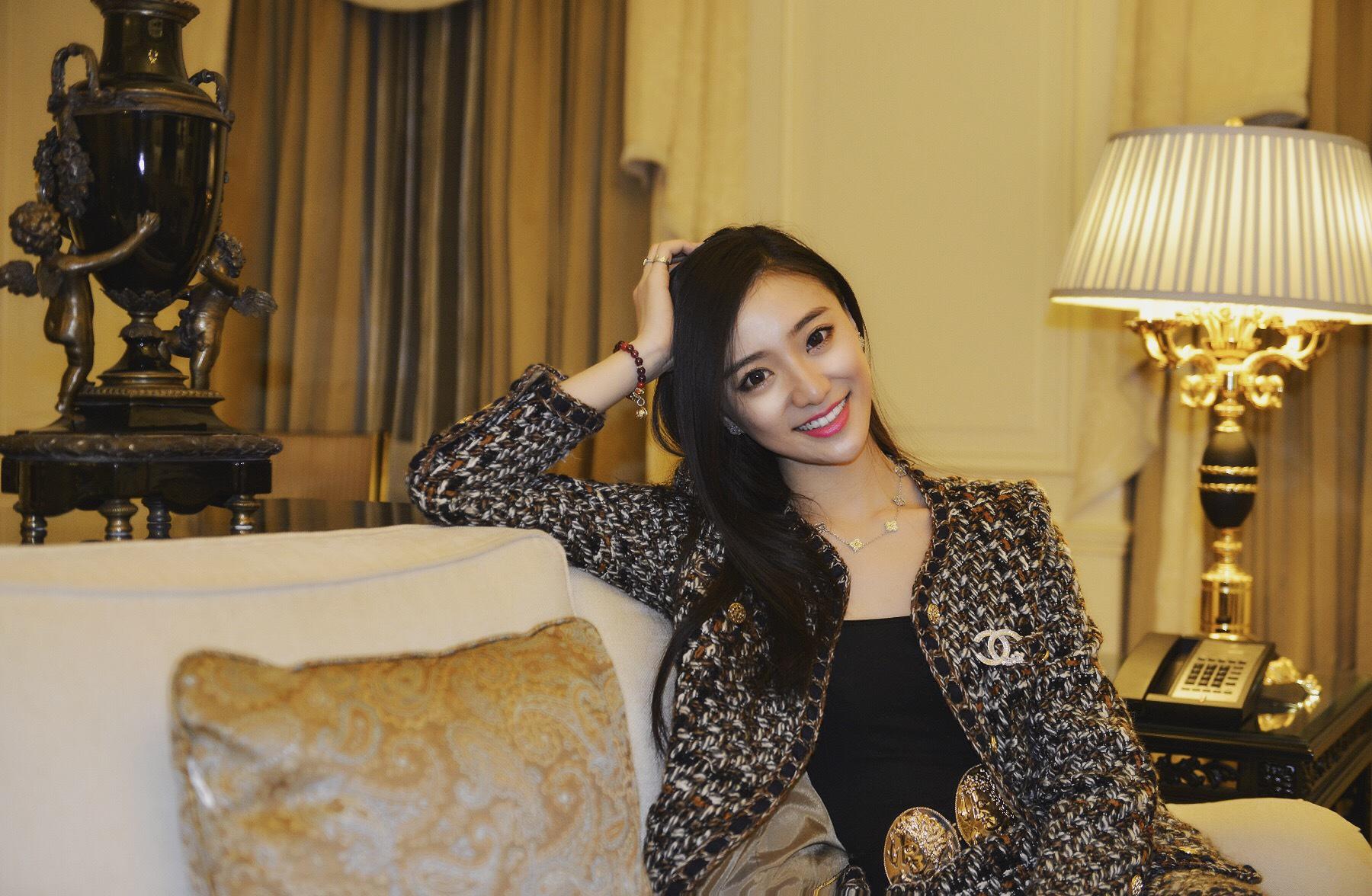 演员石雨晴跨界从商乐在其中用坚韧诠释人生精彩