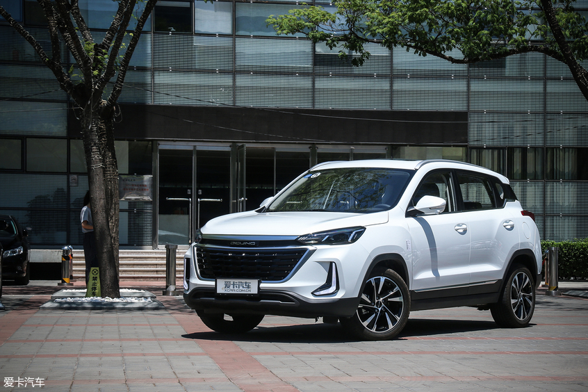 紧跟消费趋势爱卡实拍北京汽车智达x3