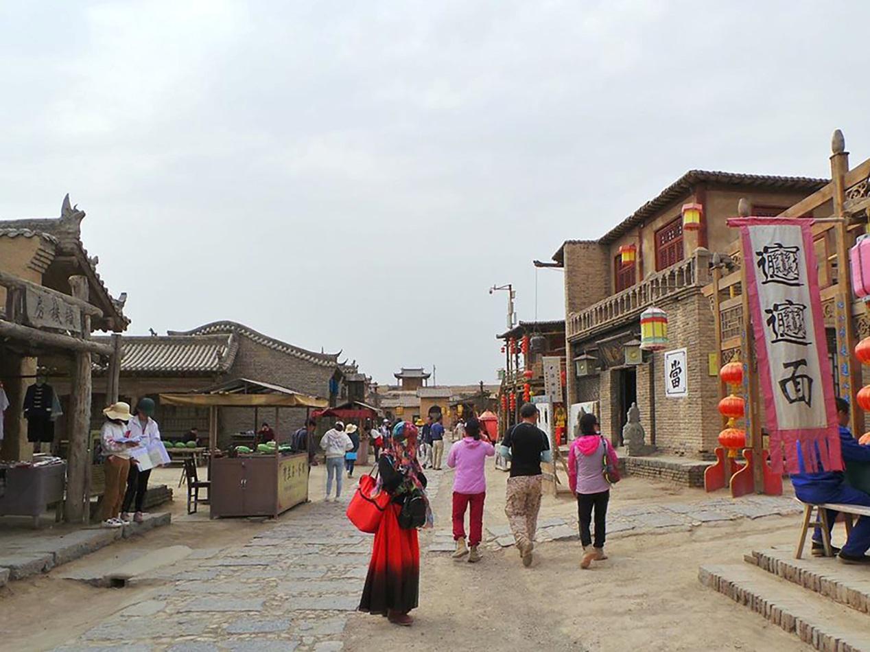 明城和清城之外,还有一景观就是老银川一条街,这条街虽然没有那么多