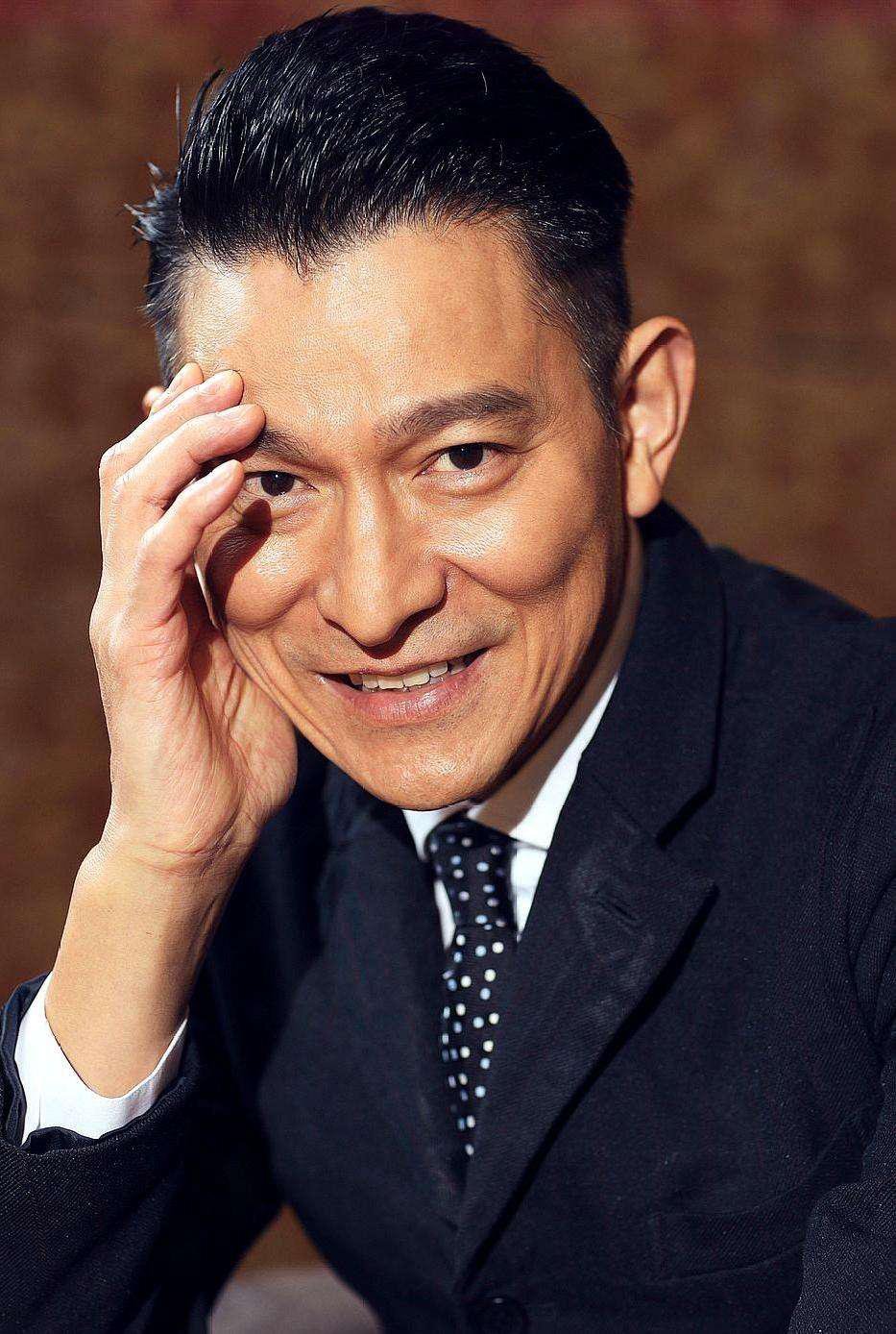 鲁豫问刘德华女儿成绩好不好刘德华说学校不考试鲁豫顿显尴尬