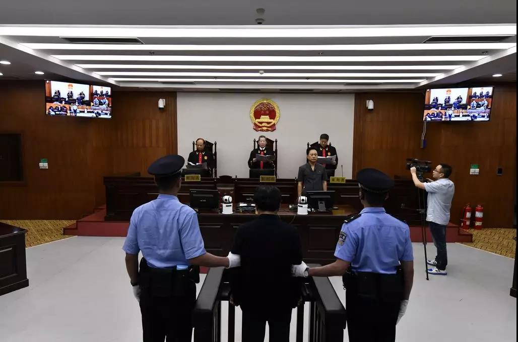 陕西佳县县委原书记辛耀峰一审获刑十三年六个月