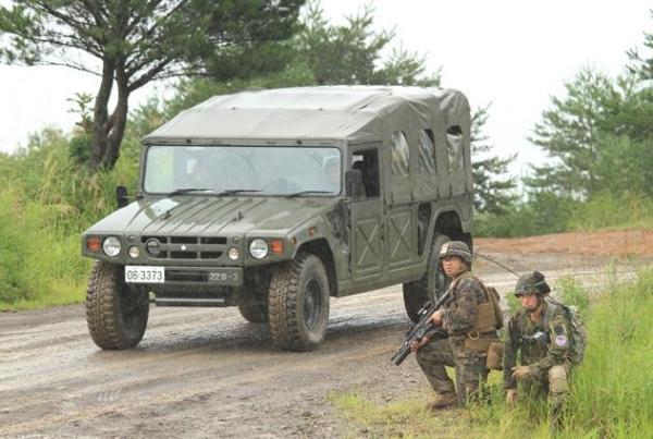 日本自卫队卡车图片