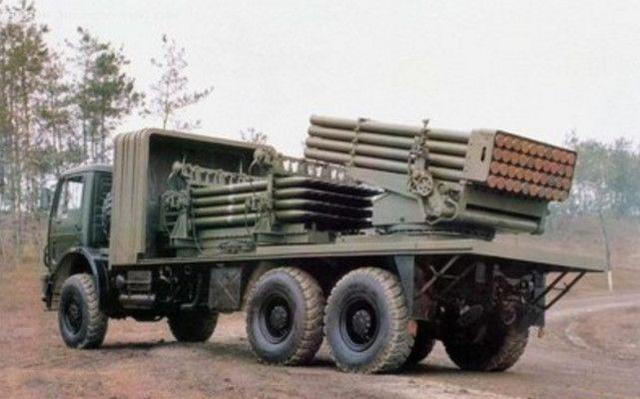 90式122毫米轮式自行火箭炮是我军先进的122毫米自行火箭炮
