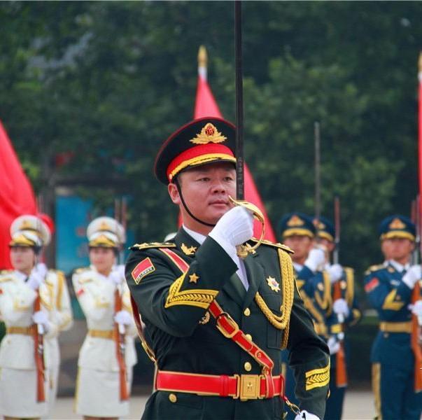 中国三军仪仗队的指挥刀是西洋刀?