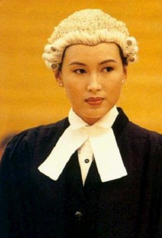 她是《壹号皇庭》检察官,香港亚视一姐,老公从商破产被迫息影