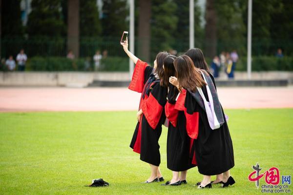 清华大学2019年研究生毕业典礼现场 又一个故事的起点「组图」休闲区蓝鸢梦想 - Www.slyday.coM