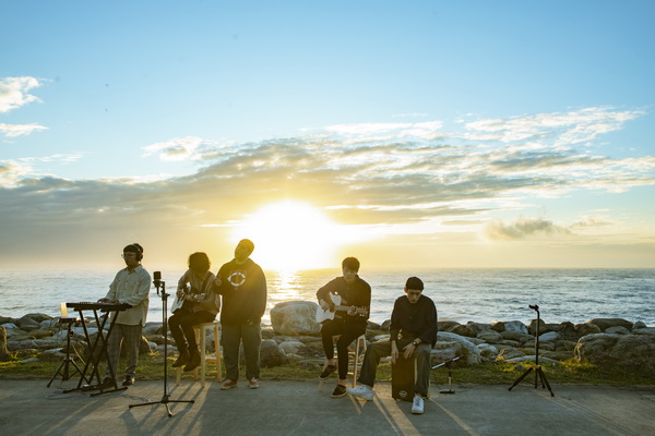 忒修斯年轻轻玩乐队的却说什么文以载道